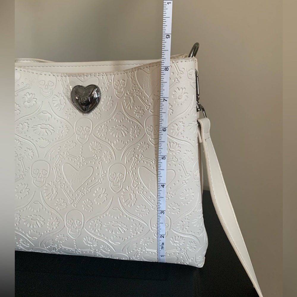 *smaller* Betsey Johnson skull embossed crossbody or satchel purse halloween - Picture 12 of 15